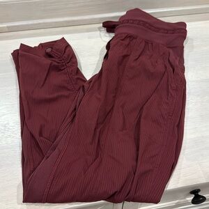 Dance Studio Mid-Rise Cropped Pant